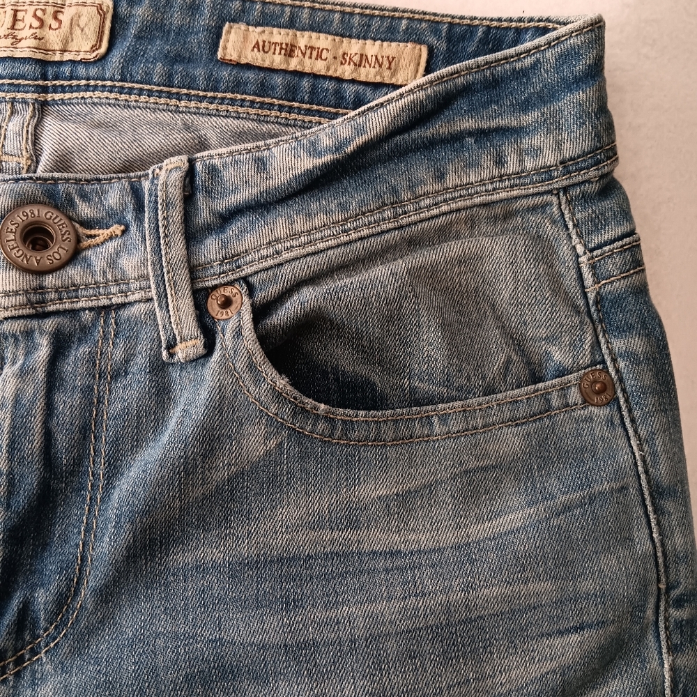 Guess Distressed Blue Jeans - Picture 12 of 16